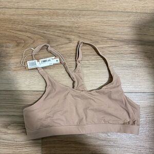 NWT SKIMS BRALETTE
SIZE SMALL